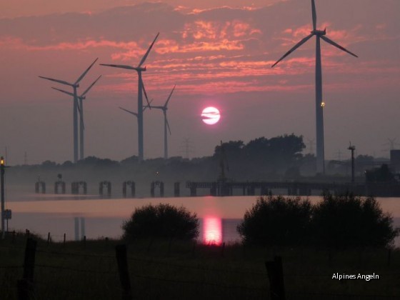 Industrielandschaft im Abendlicht