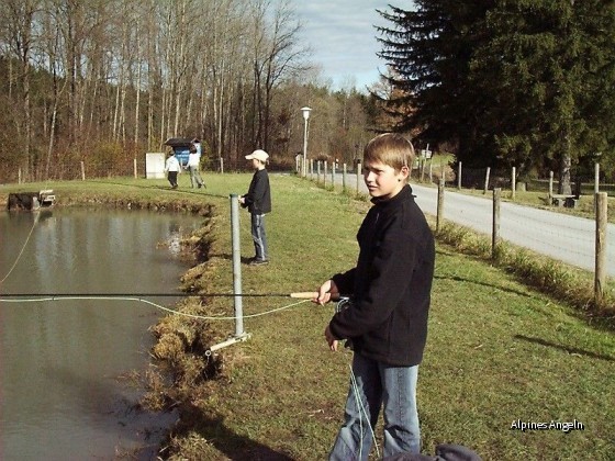 Karli beim Fliegenfischen 01