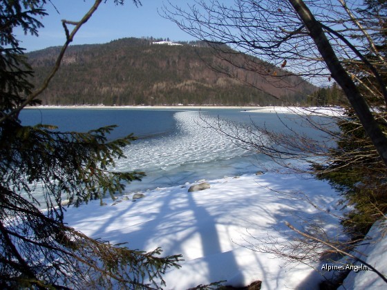 Eis am Südufer des Walchensee