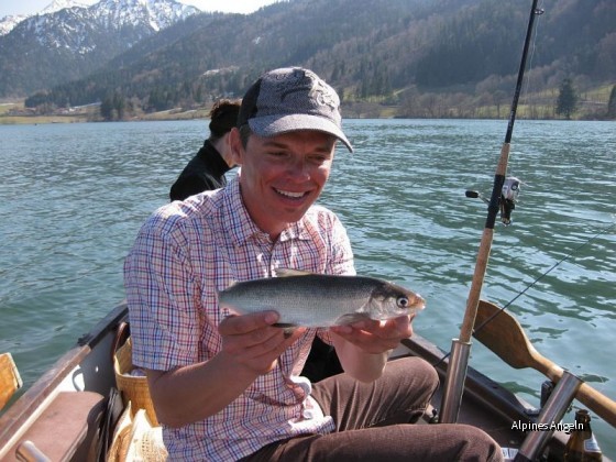 Felix mit seiner ersten Schliersee Renke; 35cm
