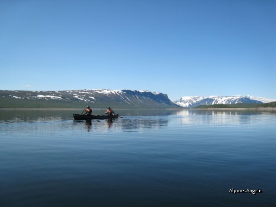 Kanu auf dem stillen See