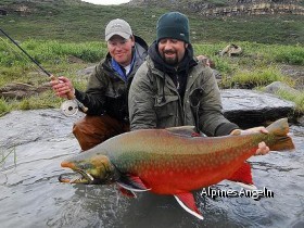 Welt Record Arctic Char mit knapp über 18 Kg und 104 cm